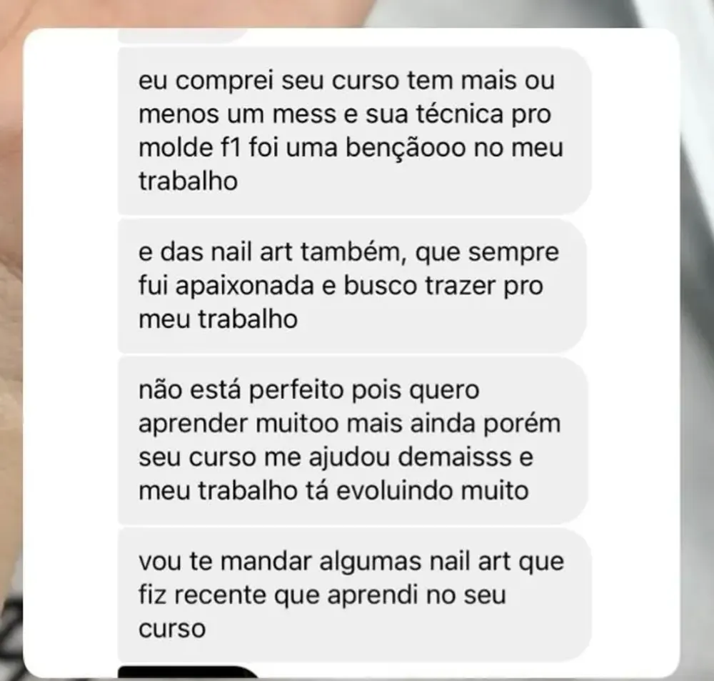 Mensagem de aluna dizendo que a técnica do molde F1 foi uma bênção e que o trabalho está evoluindo muito